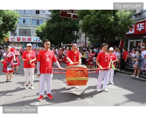 赛龙舟舞蹈与足球竞技融合创新探索展现传统与现代体育魅力